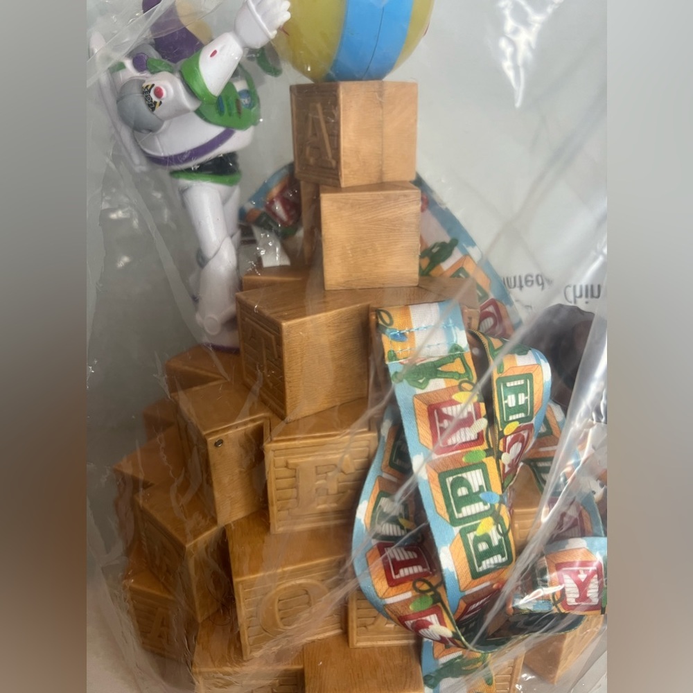 Disney’s Popcorn Bucket Toy Story - Happy Holidays - Picture 8 of 8